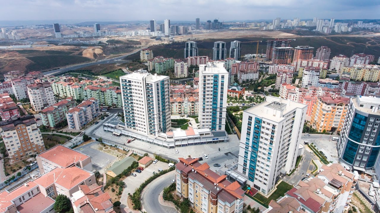 ميدان اسنيورت في إسطنبول مركز جذب للعرب